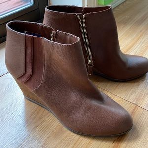 W Dr. Scholl’s Brown Wedge Bootie (like new)
